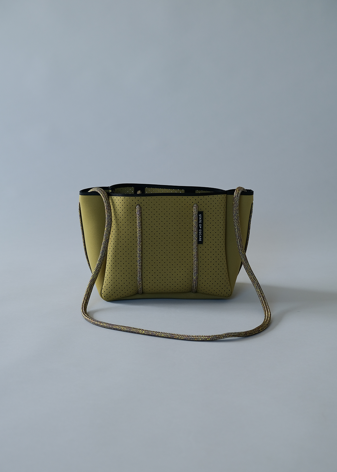 STATE OF ESCAPE – PETITE ESCAPE TOTE STATE OF ESCAPE – PETITE ESCAPE TOTE