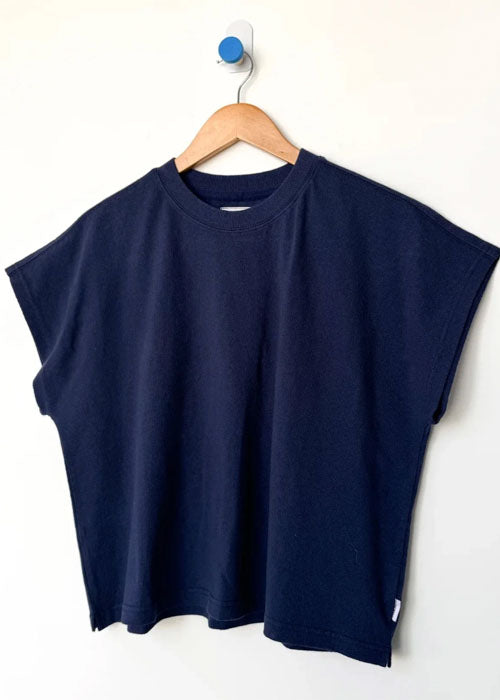 LE BON SHOPPE – JEANNE TEE